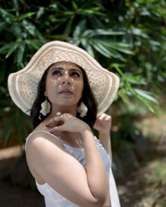 Leona Lishoy Instagram - Soothing warmth.
.
.
Photography : @nostalgiaevents.in 
Coordination : @pin.social 
Styling: @drape_stories_ 
Mua : @makeupartist_jyotibutola 
Location : @verandahstore