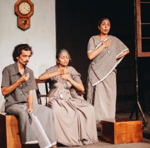 Leona Lishoy Instagram - Molly chechi and ‘a very normal family’ 🤎
.
.
World theatre day reminded me of this team and that day on stage! 
Missed @thethirdeyeofsanjaya , @arvindvenu and @theprawncis in the pics :(

📸 @sk_abhijith 
Play @averynormalfamily 
#avnf
