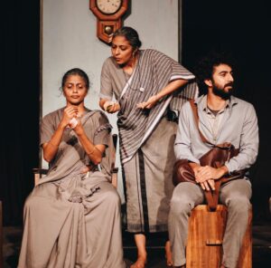 Leona Lishoy Instagram - Molly chechi and ‘a very normal family’ 🤎
.
.
World theatre day reminded me of this team and that day on stage! 
Missed @thethirdeyeofsanjaya , @arvindvenu and @theprawncis in the pics :(

📸 @sk_abhijith 
Play @averynormalfamily 
#avnf
