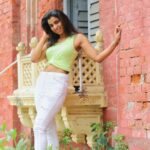 Lisha Chinnu Instagram - It takes half your life before you discover life is a do-it-yourself project... . . . Photographer @photographer_nagoor #lifestyle #womenentrepreneur #lish #western #womeninmedia #nofilter #lishdimple #actress #modeling #tn #loveyourself #shoot #cirkleevents #trendingnow #chennaiexpress #tamilnadu #lishahappyvibe #tamilcinema