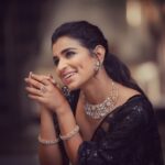 Lisha Chinnu Instagram - Dolled up for a shoot with complete makeup look and this is the outcome . What do you prefer ? Real Lee or Reel Lee ? Comment below and let me know #lifeoflee . . . Camera @camerasenthil Muah @makeup_sharathbhushan @mua_vijisharath Costume/stylist @labelswarupa Location @anora_artstudio Jewellery @kirtilalsonline