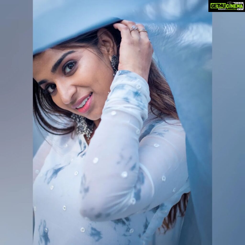 Lisha Chinnu Instagram - Believe you can...!!! Keep d smile on 🤩 . . . Muah @bee_s.makeup Photos @vajiravelunatarajan Costume @label_afeera