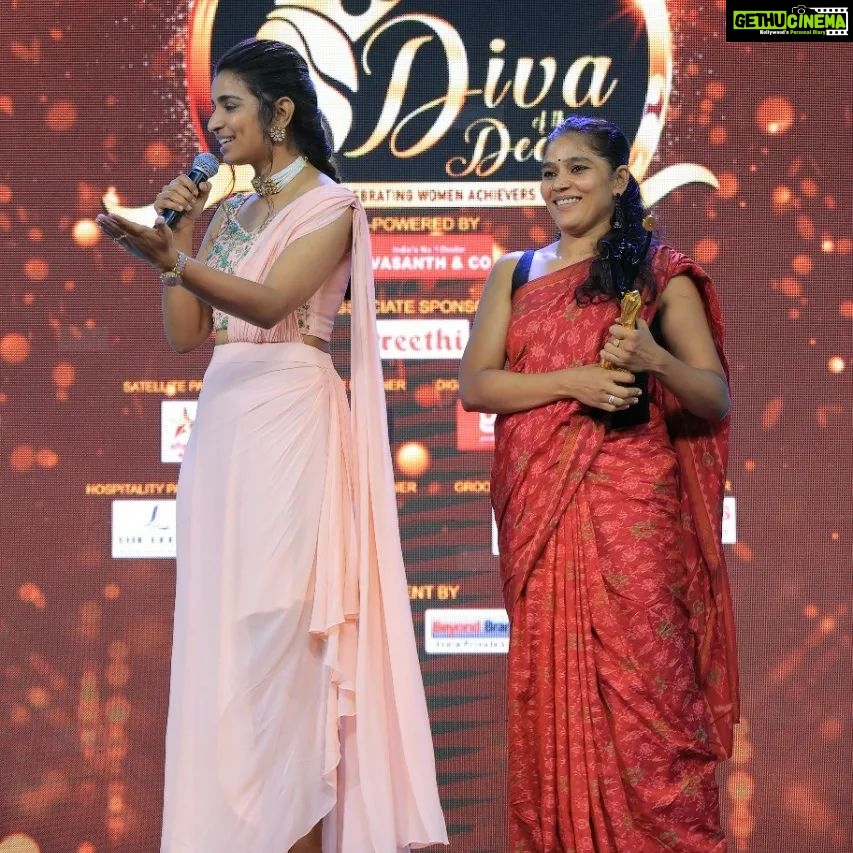 Lisha Chinnu Instagram - Diva of the Decade was a Wild big dream project... !! Have been working for tis for more then three months now. Managed my best to pull tis show. Thanks to all my team and friends. Can't express in words.. But this was the moment tat truly made me feel the most happiest, gave me goosebumps when I saw her AV in that big screen on my show..... SHE IS ANGEL. SHE IS OUR DIVA @nimmyraphel She is a power packed performer and a best teacher nd great friend. Standing next to her and able to give her something for ART "Theatre" was my honor.. Today is also coincidentally the other half birthday @vkvinayadishakti Sir. You were missed and Happy Birthday sir... Both of them are the pillar of Adishakthi. @adishaktitheatre is like a temple and made sculpted so many and Wishing so much more as we celebrate 40 years of Adishakthi. Thank you for accepting @iamactorvarun and @officialaditibalan who are also students on adishakti and huge supporter of Art form. You guys made it more special. Event by @cirkleprandevents @vivekmenon27 A Big shout out to our title sponsor @bharathsuperspecialityhospital Powered by @vasanthandco_in Associate sponsor @preethikitchenappliances Radio partner @radiocitytamil_ Media partner @galattadotcom Multiplex Partner @pvrcinemas_official Grooming partner @ftvsalon.sterlingroad.chennai Venue partner @theleelapalacechennai