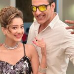 Madalsa Sharma Instagram - New Year dance party mein jaane se pehle, Vanraj Aur Kavya apne behadh kathin dance steps practice karte hue….😅😉 #vanya @sudanshu_pandey #HappyNewYear #2023 🎥 @bhim_karki #reels #reelsinstagram #madalsasharma #sudhanshupandey #vanraj #kavya #videooftheday #instadaily #instavideo #instagood #instamood #mood #trending #trendingreels #reelitfeelit #reelkarofeelkaro #reeloftheday #reelit #love #actorslife