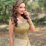 Madalsa Sharma Instagram - It’s not how much we have, but how much we enjoy that makes happiness✨✨ #quoteoftheday #thoughtoftheday #madalsasharma #kavya #picoftheday #postoftheday #instadaily #instapic #instagood #instamood #mood #love #actorslife