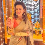 Madalsa Sharma Instagram - Happy Diwali! 🪔✨🪔✨ May this Diwali light up your life with Happiness, Health and Success.❤️❤️ #reels #reelsinstagram #madalsasharma #kavya #videooftheday #instadaily #instavideo #instagood #instamood #mood #trending #trendingreels #reelitfeelit #reelkarofeelkaro #reeloftheday #reelit #love #actorslife