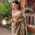 Madalsa Sharma Instagram - Diwali is a symbol of hope for humankind.❤️ May it bring universal compassion, inner joy of peace, love and the awareness of unity to all….✨ Happy Diwali!🪔🪔 #quoteoftheday #thoughtoftheday #madalsasharma #kavya #picoftheday #postoftheday #instadaily #instapic #instagood #instamood #mood #love #actorslife