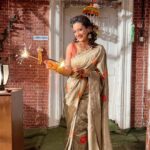 Madalsa Sharma Instagram - Diwali is a symbol of hope for humankind.❤️ May it bring universal compassion, inner joy of peace, love and the awareness of unity to all….✨ Happy Diwali!🪔🪔 #quoteoftheday #thoughtoftheday #madalsasharma #kavya #picoftheday #postoftheday #instadaily #instapic #instagood #instamood #mood #love #actorslife