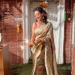 Madalsa Sharma Instagram - Diwali is a symbol of hope for humankind.❤️ May it bring universal compassion, inner joy of peace, love and the awareness of unity to all….✨ Happy Diwali!🪔🪔 #quoteoftheday #thoughtoftheday #madalsasharma #kavya #picoftheday #postoftheday #instadaily #instapic #instagood #instamood #mood #love #actorslife