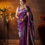Madalsa Sharma Instagram - May this Dussehra fill your life with happy moments, positivity and fulfill all your dreams….✨Happy Dussehra✨ Shoot Concept & Design :- @nehaadhvikmahajan @bridalsbynam . 💄MUA , Hair & Styling :- @nehaadhvikmahajan . 🥻Saree :- @kankatala_ . 💍Jewelery :- @pooja_diamond . Bridal Accessories:- @omsons_bridal_store
