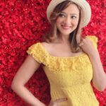 Madalsa Sharma Instagram - This song….💛 Wishing you a sweet day full of Joy and Happiness.✨ #reels #reelsinstagram #madalsasharma #kavya #videooftheday #instadaily #instavideo #instagood #instamood #mood #trending #trendingreels #reelitfeelit #reelkarofeelkaro #reeloftheday #reelit #love #actorslife