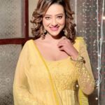Madalsa Sharma Instagram - Happy Sunday everyone! 💛💛💛💛 #happysunday #sundayfunday #madalsasharma #kavya #picoftheday #postoftheday #instadaily #instapic #instagood #instamood #mood #love #actorslife