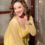 Madalsa Sharma Instagram - Happy Sunday everyone! 💛💛💛💛 #happysunday #sundayfunday #madalsasharma #kavya #picoftheday #postoftheday #instadaily #instapic #instagood #instamood #mood #love #actorslife