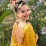 Madalsa Sharma Instagram - Your life is as good as your mindset and it’s much better when you are living in the present moment….💛💛 #quoteoftheday #thoughtoftheday #madalsasharma #kavya #picoftheday #postoftheday #instadaily #instapic #instagood #instamood #mood #love #actorslife