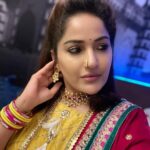 Madhavi Latha Instagram - Beauty is power# a smile is its sword Smiling makes people feel good and positive, conveying a sense of good-will, rapport and trust Everywhere you go, take a smile with you