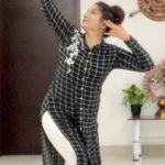 Madhavi Latha Instagram - Somehow feeling so divine and good inside of my heart … since my childhood i tried many times but i cudnt able to do it…. Finally … my Day -1 kuchipudi natyam…. Practice i wish i cud learn better and do Natya nivedanam for Shiva #natyam #shiva #harbarmahadev #ganapathistrotram