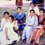 Madhavi Latha Instagram - Degree Final Year @HAMPI History Project report sight visit ….. Rayala vaari Hampi samrajyamu anthe Tirigi tirigi points anni raskoni endaki endi , mukahlu vaadipoi … unna digi camera lo oka photo dimpukunna rojulu…… Print photo ni capture chesi Remini lo kodite ila 3d picture vachindi …. Edi emaina … Happy Days …. Guess where am i in that photo……#B.Afinal #degreefinal #historyproject #hampi #friendship #asmwomensclg #bellary #collegedays #madhaviltha