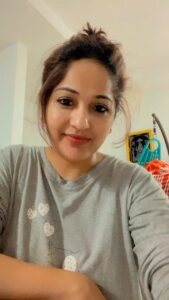 Madhavi Latha Instagram - Hi hello how r uuuu????