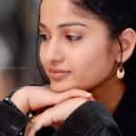 Madhavi Latha Instagram - Finally am presenting 2 you my own Song #nachavule #madhavilatha #ninneninnekora #songs #ushakiranmovies #83rsproduction #ramojifilmcity #ramojirao #ravibabu #actor #debutmovie #geethamadhuri #nandiawardsong