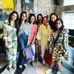 Madhoo Instagram - #friendslikefamily 🌼🌼🌼🌼 @parul_v_shah @anjukamlani @reshma.sanghvi @divya_kashyap1122 @shradhasetalvad Mumbai, Maharashtra