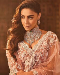 Mahek Chahal Instagram - Eye contact is more intimate
than words will ever be. 👀

For  @jaipurjewelleryshow 
Shot by @abhishekkhandelwal08 
Styled by @hoorvi.j.valaya 
Make up and hair by @ankchikara.artistry 
Creative @sfactor.besocial @vrindaarora 
Artist management @sameer_joshi 
Outfit by @houseofkotwara #Kotwara