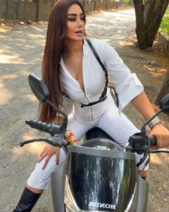 Mahek Chahal Instagram - Wanna go for a ride baby?? 🦋🦋🦋