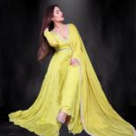Mahira Sharma Instagram - 〽️ Outfit by : @jigarmaliofficial 📸 : @riyabajaj_photography Rings by : @the_jewel_gallery Styling : @tiara_gal @akansha.27 👠: @urbantoes