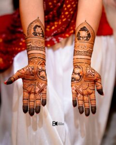 Malavika Krishnadas Instagram - 🌚✨ 
.
Mehendi : @brownhue_mehendi 
Outfit : @byhand.in 
Styling : @sabarinathk_ 
PC: @bhavinesh_bharathan
Nails : @ftv_salon_thrissur