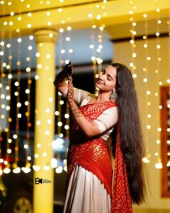 Malavika Krishnadas Instagram - 🌚✨ 
.
Mehendi : @brownhue_mehendi 
Outfit : @byhand.in 
Styling : @sabarinathk_ 
PC: @bhavinesh_bharathan
Nails : @ftv_salon_thrissur
