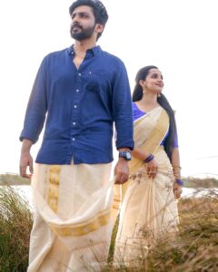Malavika Krishnadas Instagram - With you, I’ll walk into a life of infinite love and laughter.
.
.
.
📸 @lightsoncreations

💌/ lightsoncreationz@gmail.com
☎/ +91 9995201281, +91 7012044633
.
.
.
#preweddingshoot #weddingphotography #keralawedding #keralaweddingphotography #keralaweddingphotographer #preweddingphoto #preweddingphotographer #outdoorshoot #natureshoot #hinduwedding #hinduweddingphotographer #keralatemple #templewedding #keralasaree #weddingsaree #keralaweddingstyles #bridesofindia #wedmegoodsouth #celebritywedding #trendingweddings #malayalamcinema #influencerwedding #lightsoncreations #studioloc #teamloc