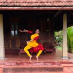 Malavika Krishnadas Instagram - After a long tym ❤️ #mystrength #mylove #myfav #semiclassical Location Courtesy: @kondai_lip_resort VC: @poojamurali31 🤗 Inspired by ✨@divyavijayachandran . #instaclassical #classicaldance #semiclassical #instareels #reelsinstagram #raanjhanaa