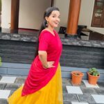 Malavika Krishnadas Instagram - Mannarkudi Kalakalakka 🌚✨ . #tamildance #dancereels #nostalgia