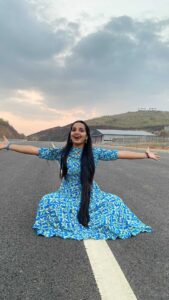 Malavika Krishnadas Instagram - Grooving to this beat on an airstrip 🛫😎 Unexpected bucketlist✅😂. VC: @gautham_gau6k MC ( Music Credits - Ormayundalloa alle😂😂) : @theertha_shiju