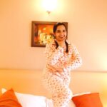 Malavika Krishnadas Instagram - Lazy Lad 🥱 . The spring on my bed dint quite aid the spring in my steps😂😶‍🌫️ VC: @portraits_by_shone #lazylad #instareels