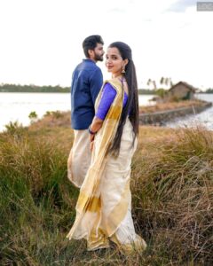 Malavika Krishnadas Instagram - With you, I’ll walk into a life of infinite love and laughter.
.
.
.
📸 @lightsoncreations

💌/ lightsoncreationz@gmail.com
☎/ +91 9995201281, +91 7012044633
.
.
.
#preweddingshoot #weddingphotography #keralawedding #keralaweddingphotography #keralaweddingphotographer #preweddingphoto #preweddingphotographer #outdoorshoot #natureshoot #hinduwedding #hinduweddingphotographer #keralatemple #templewedding #keralasaree #weddingsaree #keralaweddingstyles #bridesofindia #wedmegoodsouth #celebritywedding #trendingweddings #malayalamcinema #influencerwedding #lightsoncreations #studioloc #teamloc