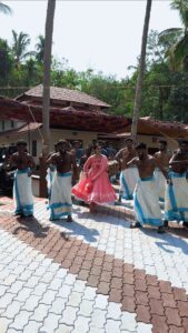 Malavika Krishnadas Instagram - 🌝💫
.
@jrponnanmagicofficial 
.
#shinkarimelam #melam #pooram #poorapremi #chenda