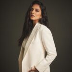 Malavika Mohanan Instagram - Yesterday in Whites & Gold for a @pantene_india event 🤍 ✨ 📸 @sheldon.santos Styled by @spacemuffin27 Hair @bbhiral Makeup @makeupbyanighajain Earrings @tanzire.co Rings @timelessjewelsby_s @sakshijhunjhunwalaofficial Heels @louboutinworld