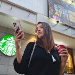 Mansi Srivastava Instagram - Haters will say i did it purposely 🥤 Well Just teasing my old love @starbucksindia 💙 Hello @timhortonsindia 😅