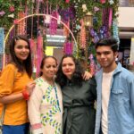 Mansi Srivastava Instagram - Bright and sunny day out with family 💙☀️☀️☀️ @sheril._dawra @geeta_dawra @jntejwani @_.dawra._ (no thanks ) 💙💙💙💙 #ootd @aadews__ Pr @maverick.communication01