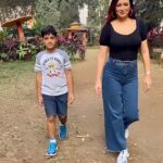 Maryam Zakaria Instagram - Bravo Aryan you killed it 👏👏👏❤️ #pathan #srk #jhoomejopathaan #dancereels #motherandson #reelsinstagram #shahrukhkhan Mumbai, Maharashtra