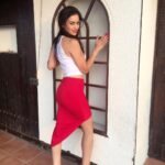 Maryam Zakaria Instagram - Good morning have a nice day ❤️ . . #red #style #fashionista