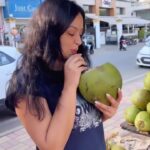 Maryam Zakaria Instagram - Keep calm and drink coconut water every morning 😋😄 . . #coconutwater #healty #reelswithmz #maryamzakaria