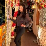 Maryam Zakaria Instagram - Christmas vibes ✨❤️😍 #reelitfeelit #christmasvibes #reelswithmz #maryamzakaria
