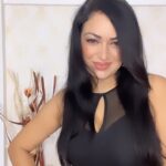 Maryam Zakaria Instagram - Do you think I look good? ❤️✨ . . #transition #reelitfeelit #reelswithmz #maryamzakaria #reelsinstagram #trending #glam