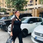 Maryam Zakaria Instagram - OOTD 🖤 . . #outfitoftheday #blackoutfit #womenfashion #fashionista #reelitfeelit