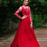 Meenakshi Anoop Instagram - Red velvet ♥ Photographer:@98craftman Stylist and designer: @doms.2010 Costume:@fingerprinz_bridal_hub jewellery:@anokhi_priyakishore