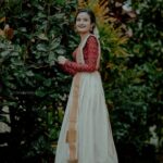 Meenakshi Anoop Instagram - ചിങ്ങം1❣ Stylist and designer : @doms.2010 Costume: @threadnneedle_official jewellery: @anokhi_priyakishore Photography: @FOTOGRAPHERJP