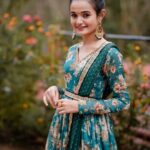 Meenakshi Anoop Instagram - Floral 🍂 Stylist and designer : @doms.2010 Costume: @Zoul_designz Jewellery: @anokhi_priyakishore Hair: @rathybaiju_mua Photography: @nahaz_photography
