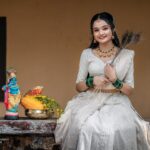Meenakshi Anoop Instagram - 📸 @akhilskiran 💄 @parvathyrajsmakeupstudio #vishu #festival #makeupartist #photographer #mollywood #picoftheday #kerala