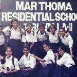 Meera Jasmine Instagram - Finding Jasoo kind of Friday ☺️💖🦋 #FlashbackFriday #Friday #FridayMood #ChildhoodMemories #School #Friends #OnwardsAndUpwards #MJ #MeeraJasmine
